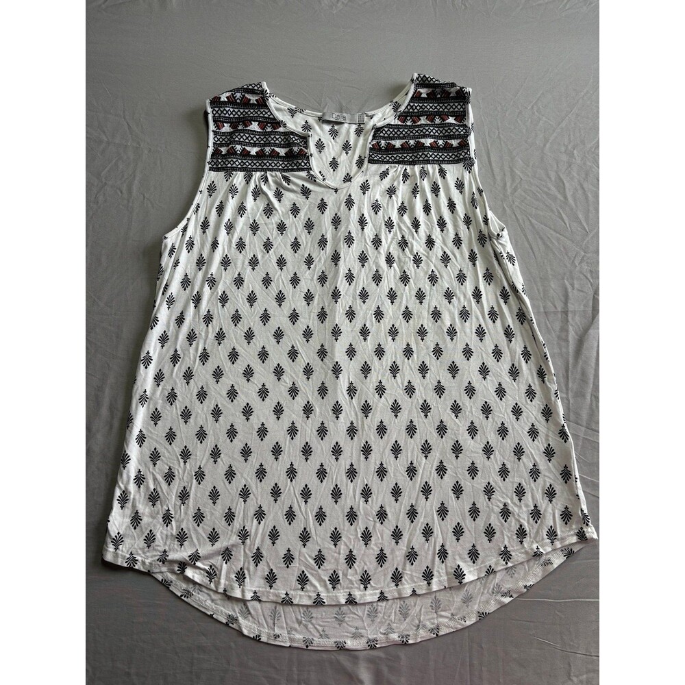 Dalia White & Black Embroidered Vneck Flowy Dress Tank size large